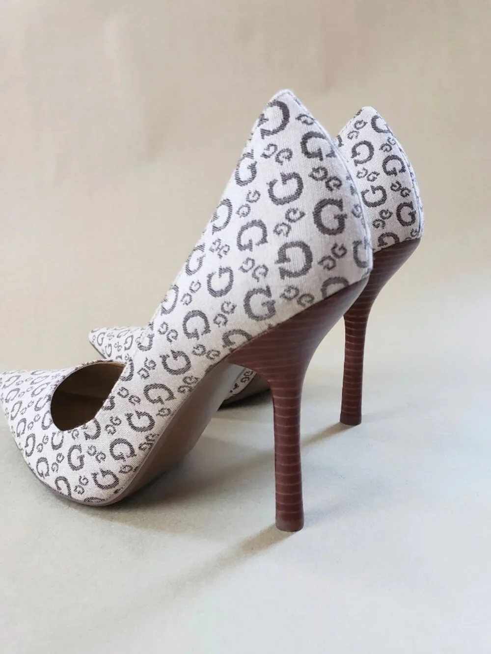 NIB GUESS Torance PUMPS heels G-logo 8.5 brown canvas shoes vintage